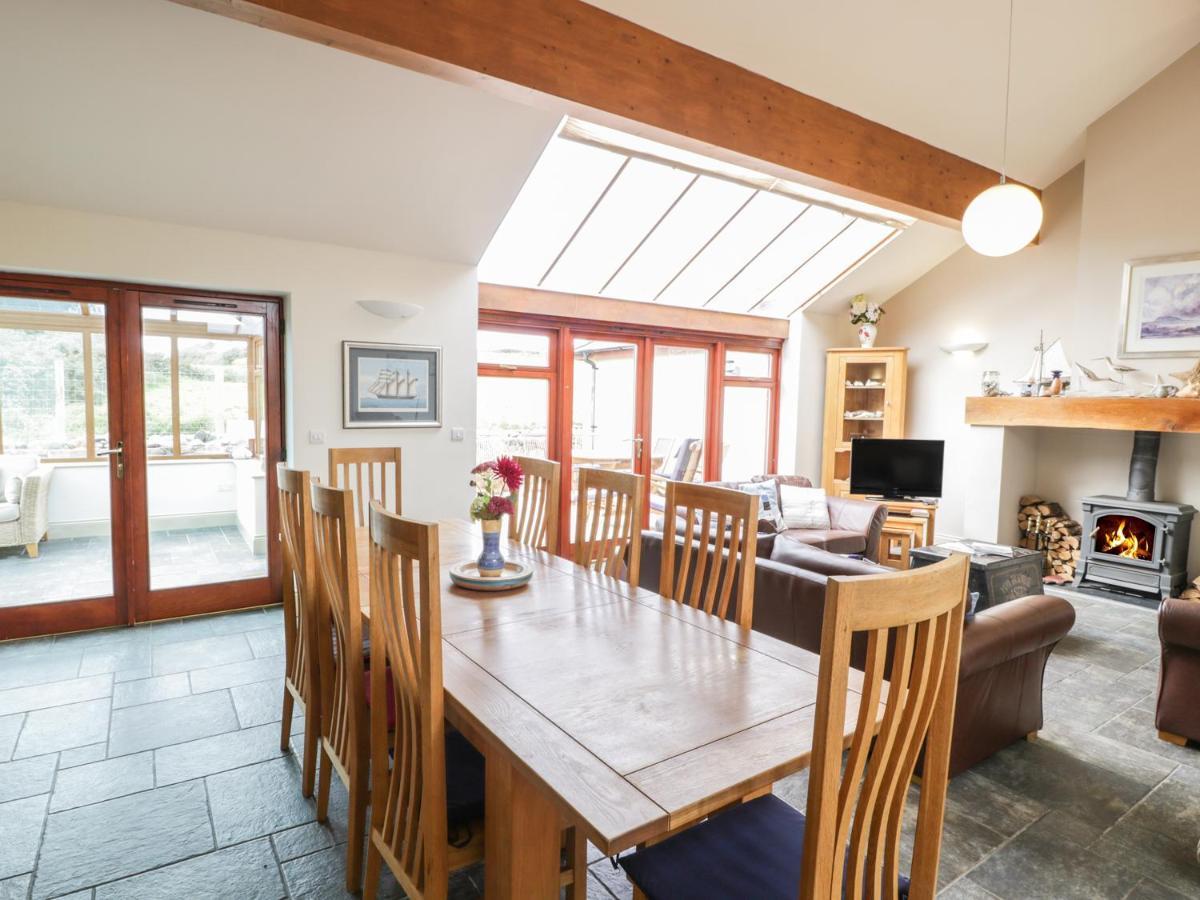 Manaros Cottage 아베르다론 외부 사진
