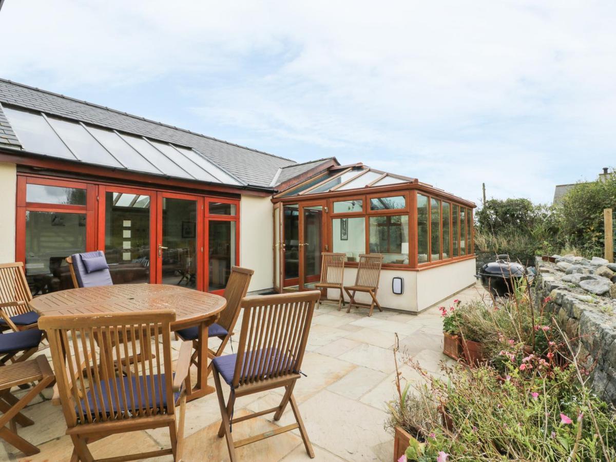 Manaros Cottage 아베르다론 외부 사진